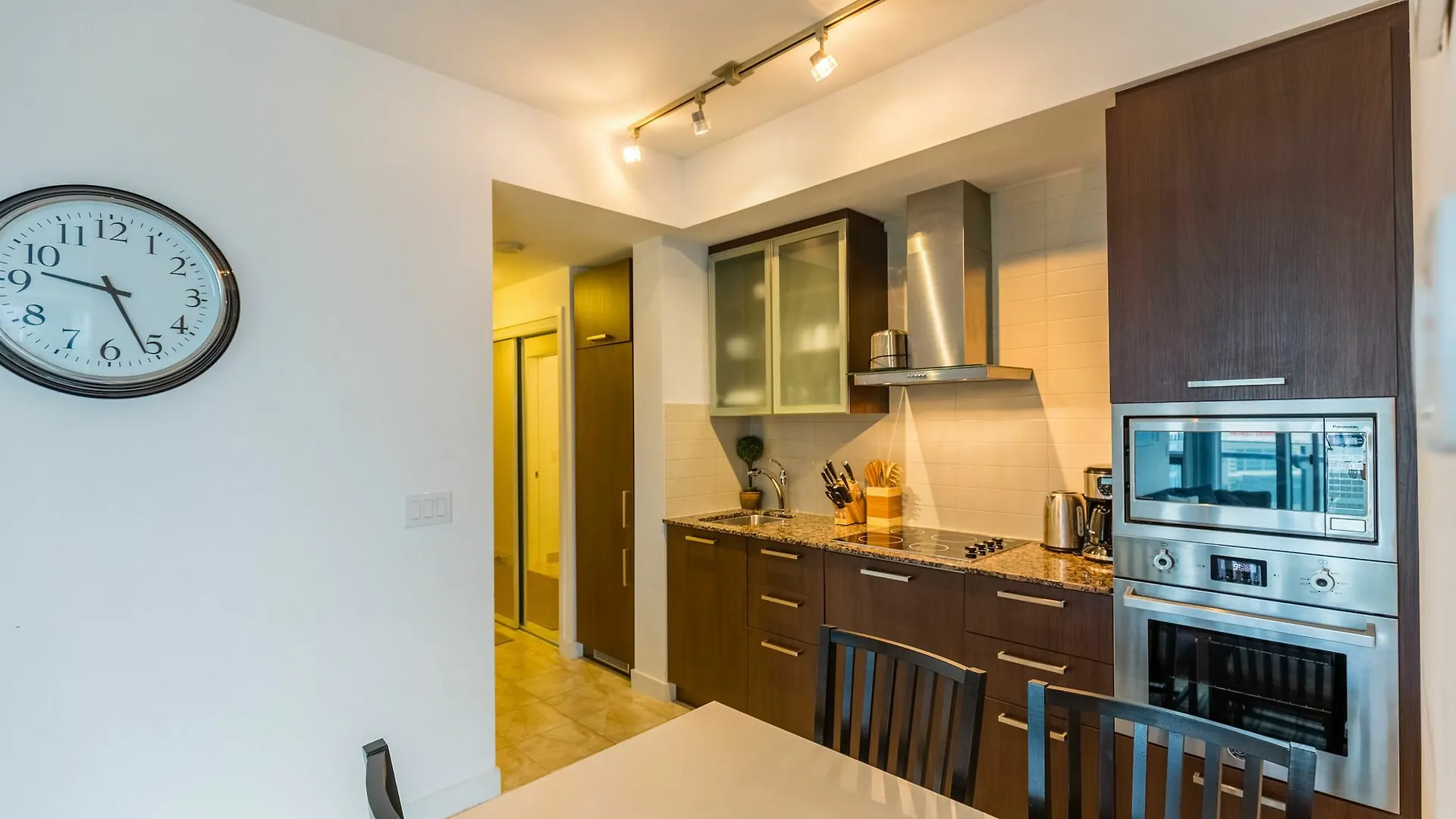 Ice Premier Suites Toronto